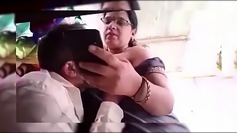 Tante Kannada Dewasa Menikmati Perselingkuhan Dengan Penjahit Sambil Payudaranya Diraba