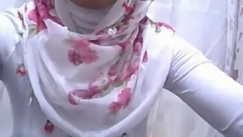 Pakaian Aybeer Yang Terinspirasi Jilbab Dalam Video Porno Turki