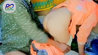 একটি গ্রামীণ এলাকায় রেকর্ড করা দেশী বোনের অন্তরঙ্গ ভিডিও।